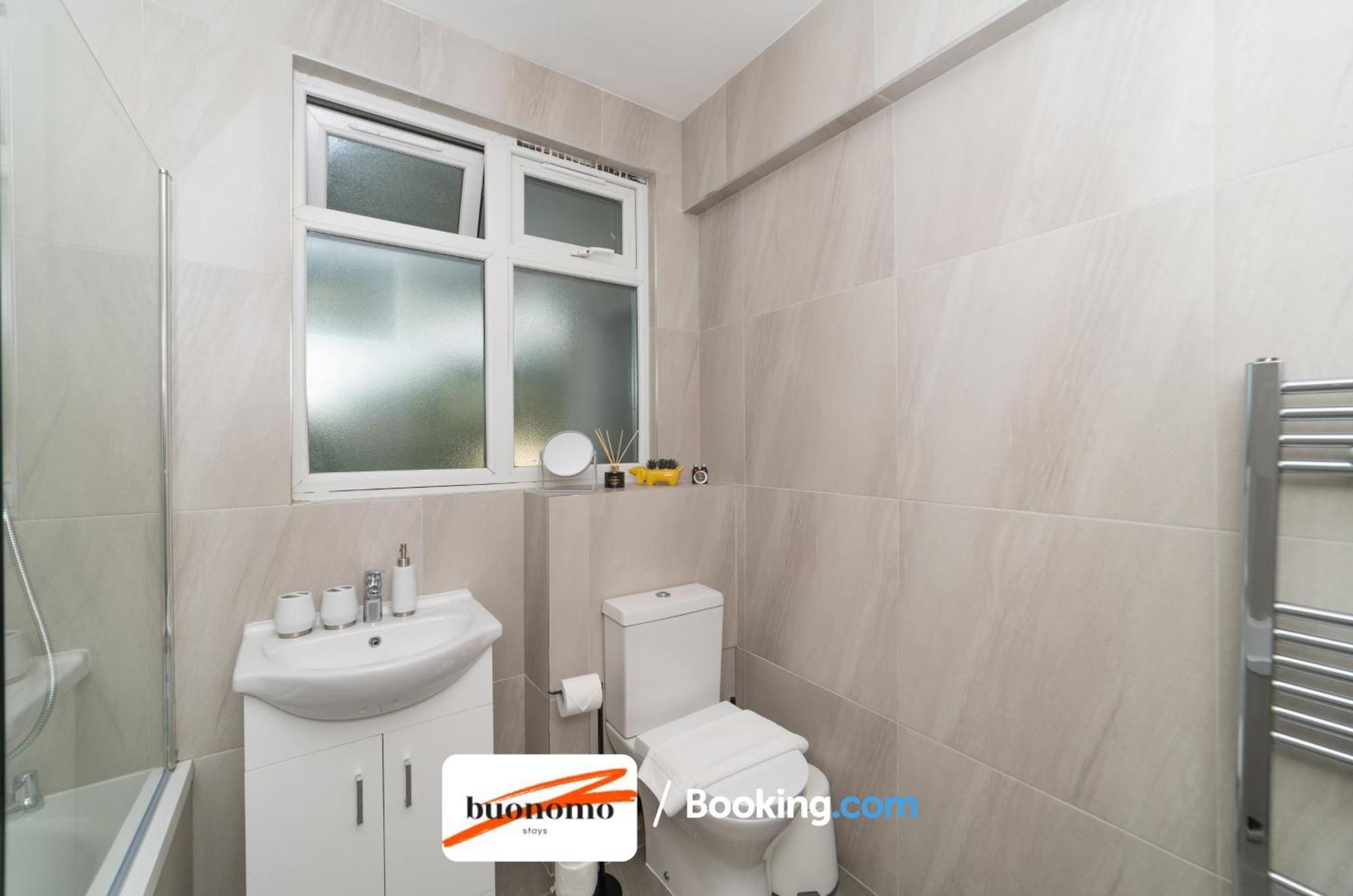 Two Bedroom Apartment By Buonomo Stays Short Lets & Serviced Accommodation With Balcony 伦敦 外观 照片
