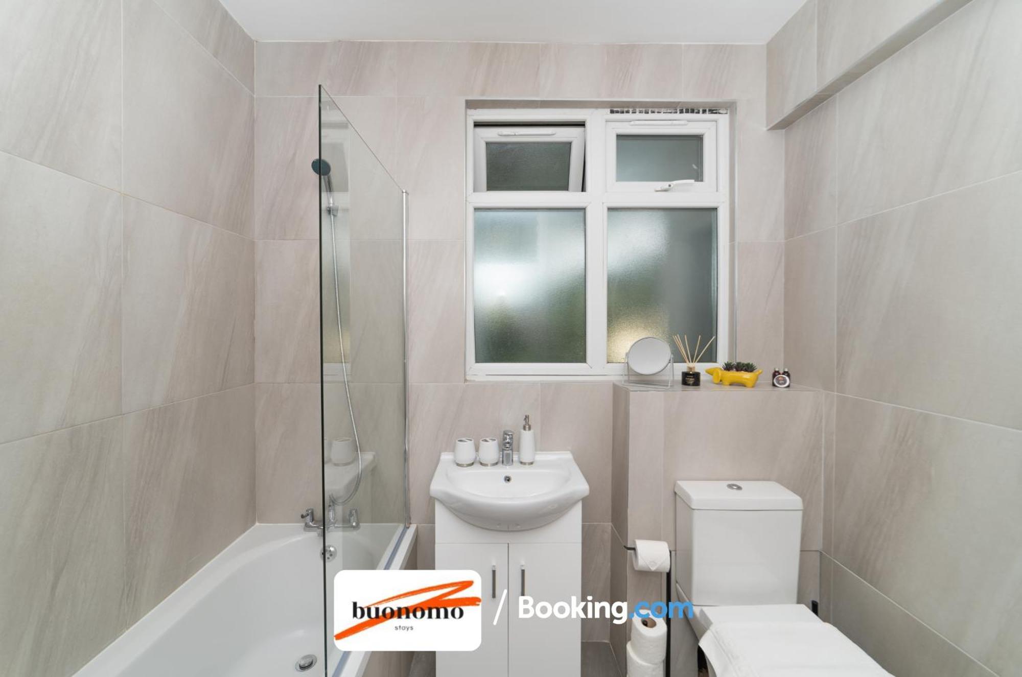 Two Bedroom Apartment By Buonomo Stays Short Lets & Serviced Accommodation With Balcony 伦敦 外观 照片