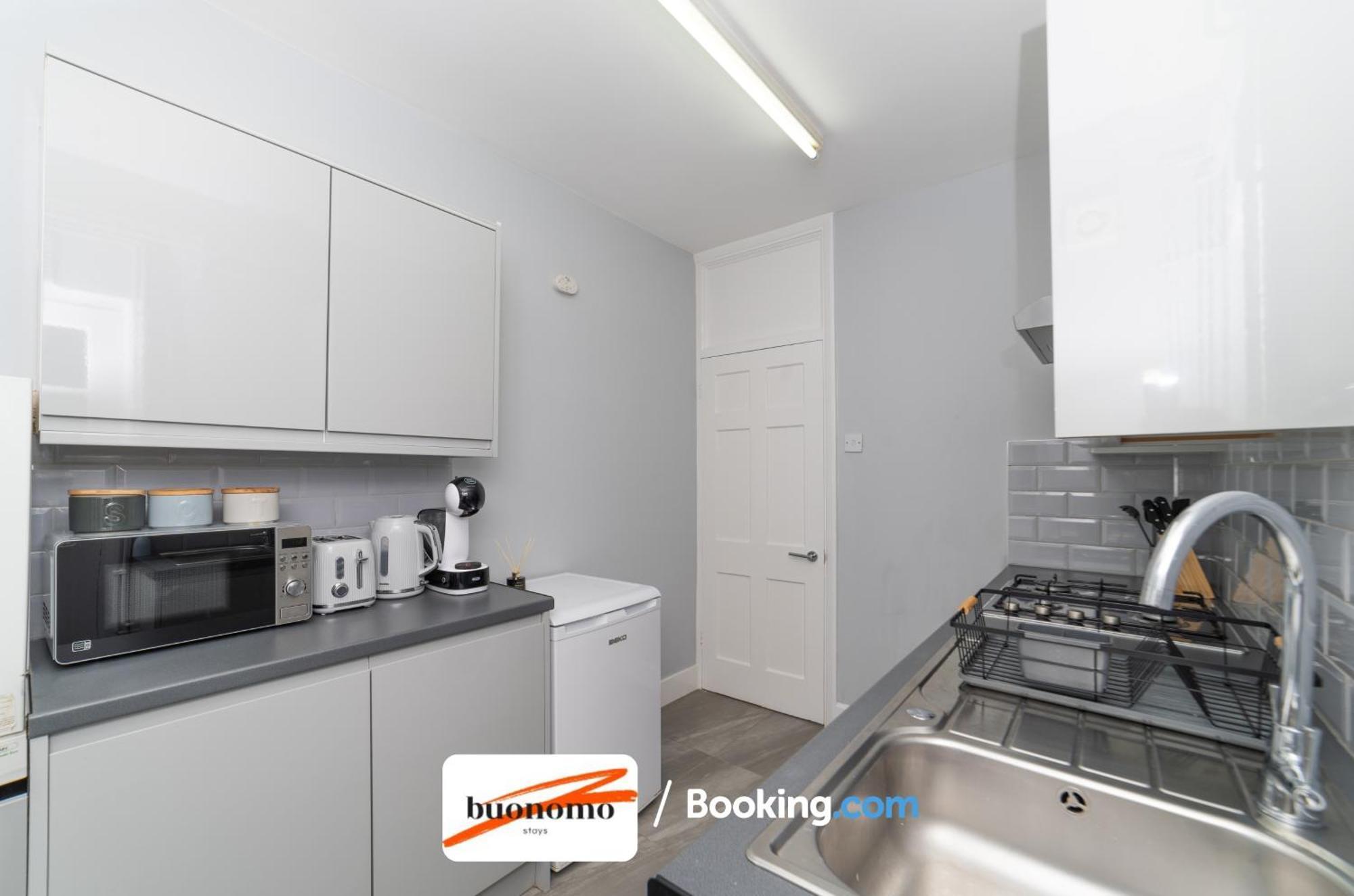 Two Bedroom Apartment By Buonomo Stays Short Lets & Serviced Accommodation With Balcony 伦敦 外观 照片